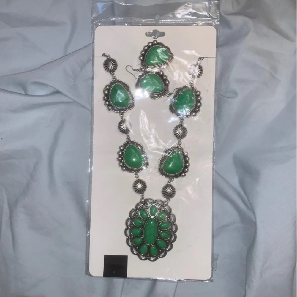 Green Howlite Earrings & Necklace Set